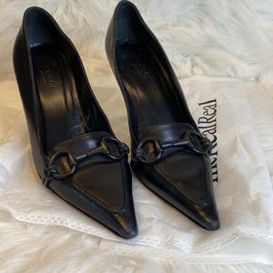 Classic Gucci pointy toe heel